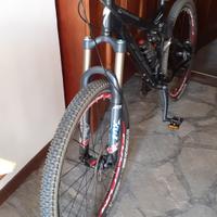 bici mtb Specialized biammortizzata