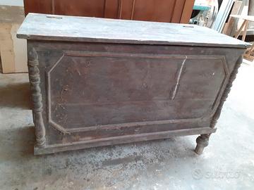 cassapanca vecchia in pioppo