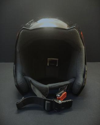 Casco nero da sci.