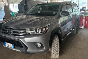 Hilux invincibile 50