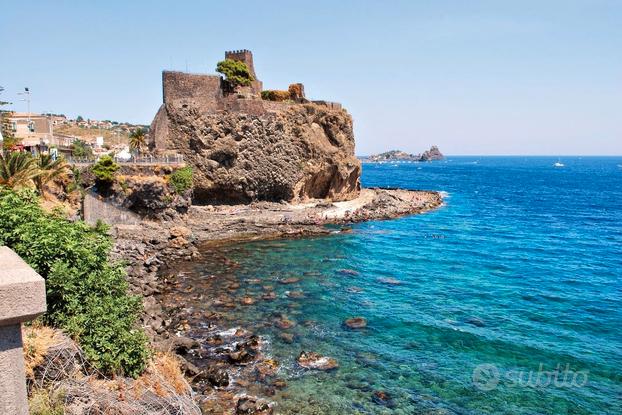 Bivani aci castello centro paese nuova costruzione