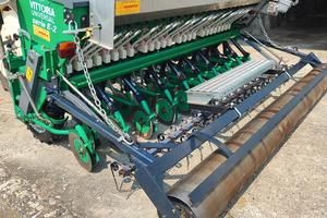Seminatrice meccanica per cereali