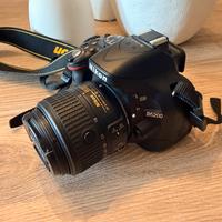Macchina fotografica Nikon D5200 - Come nuova