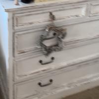 Cassettiera shabby sbiancata