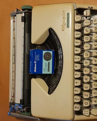 Macchina da scrivere anni 70