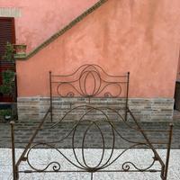 Struttura letto matrimoniale in ferro battuto
