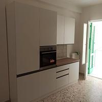 Cucina con frigo, forno, lavello (inst.Luglio2021)