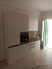 Cucina con frigo, forno, lavello (inst.Luglio2021)