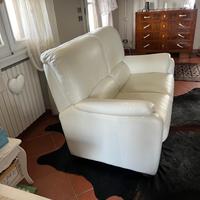 Elegante divano bianco, 140 cm