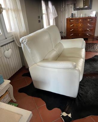Elegante divano bianco, 140 cm