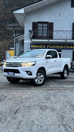 Toyota Hilux 2.4 D-4D 4WD 2 porte Extra Cab Lounge