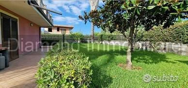 Appartanvilla con 250mq di giardino a Fondachello