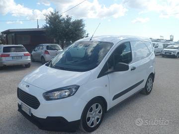 Ford Transit Courier furgone attrezzato