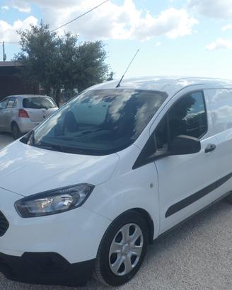 Ford Transit Courier furgone attrezzato