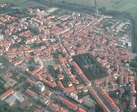 Borgo S Lorenzo fondo vetrina su strada