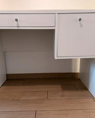 Toeletta Svyde Ikea bianco 70€