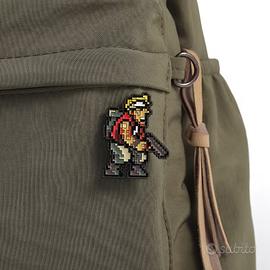 🎮 Spilla Smaltata Metal Slug – Stile Retro Arcade