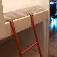 Letto a castello  con comodino