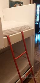 Letto a castello  con comodino