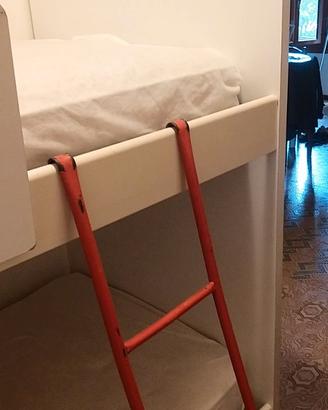 Letto a castello  con comodino