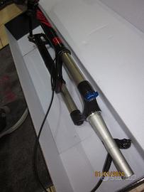 forcella ROK SHOK da 34 x 140 Boost