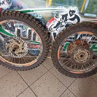 Pneumatici Enduro 120/80-18 e 80/100-21