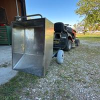 Carrello per trattorino tegliaerba