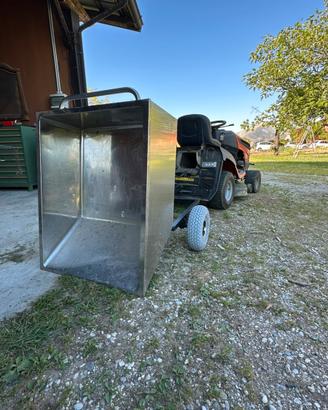 Carrello per trattorino tegliaerba
