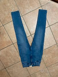 Pantaloni jeans
