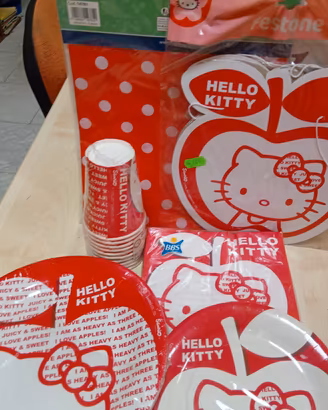 kit di piatti con hello kitty