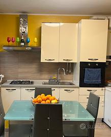 Cucina completa di elettrodomestici