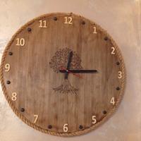 orologio in legno con incisione 