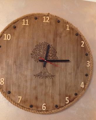 orologio in legno con incisione 