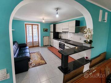 Casa indipendente di 100 m² con 3 locali e posto a