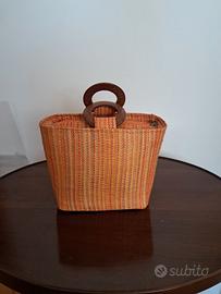 Borsa vintage a secchiello con manici in legno