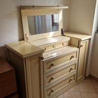 Mobile Bianco Usato e danneggiato ma riparabile