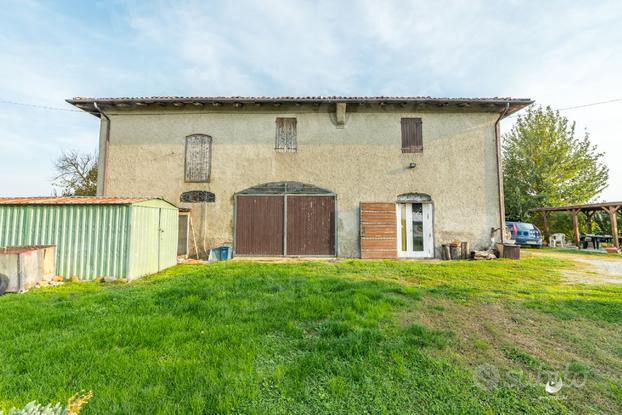 Casa singola con giardino privato da ristrutturare