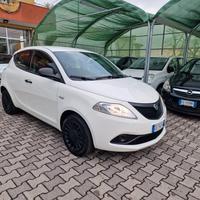 Lancia Ypsilon 1.0 FireFly S&S Hybrid Ecochic Silv