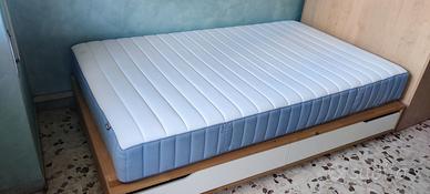 Letto Mandal Ikea 140x200 con 4 cassetti e testier