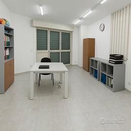 Locale commerciale con garage via Rockefeller