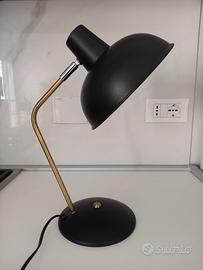Lampada da tavolo Leitmotiv modello Hood