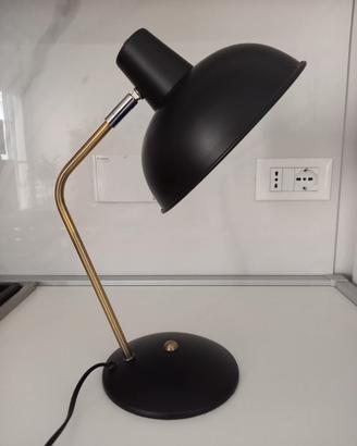 Lampada da tavolo Leitmotiv modello Hood
