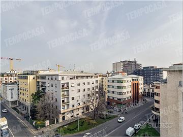 VIA MANZONI AMPIO QUADRILOCALE CON BALCONE PANORAM