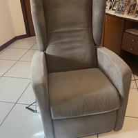Poltrona reclinabile e alzapersona