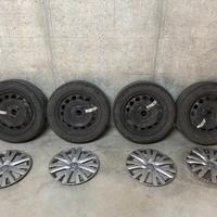 Cerchi in ferro VW da 16” con copricerchi e gomme