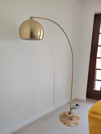 Lampada a terra  