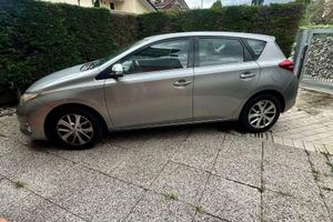 Toyota Auris 1.6 Active - Full optional