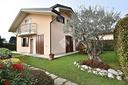 villa-a-schiera-d-angolo-a-correzzana