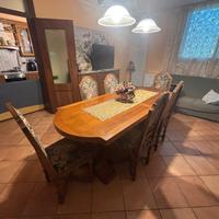 Tavolo e sedie legno stile classico perfetto