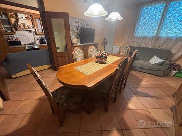 Tavolo e sedie legno stile classico perfetto